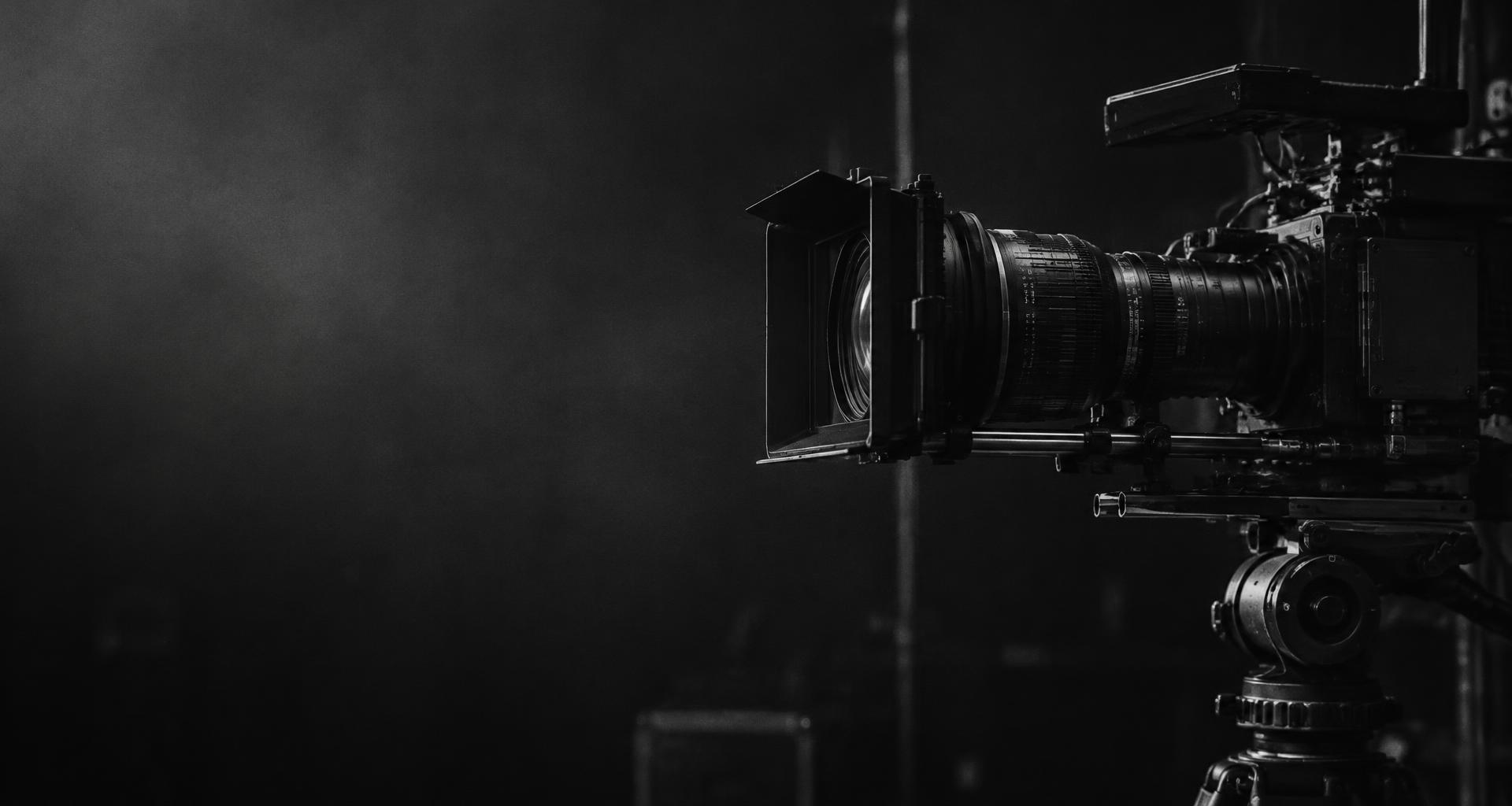 Câmera de cinema em preto e branco